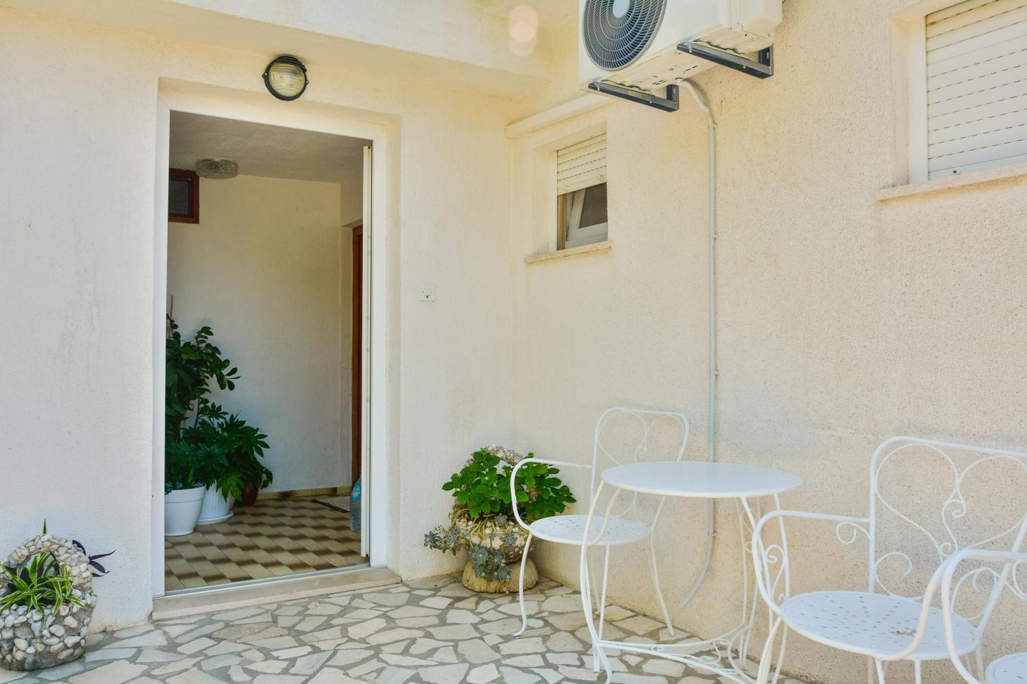 Luca Apartment *